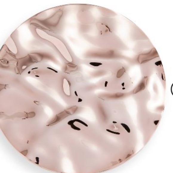 Revolution Glow Lustre 🖤 - Picture 8 of 9